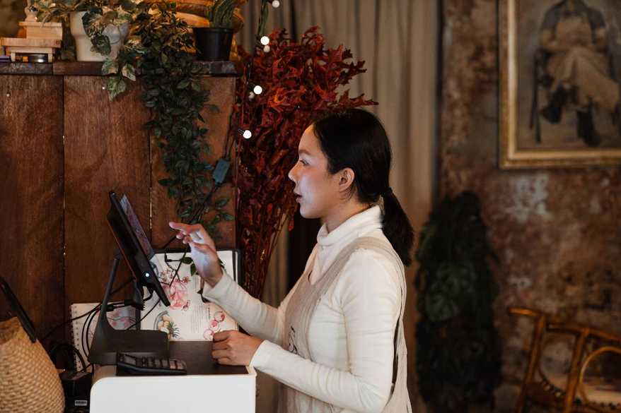 How hospitality businesses can benefit from replacing manual processes with tech