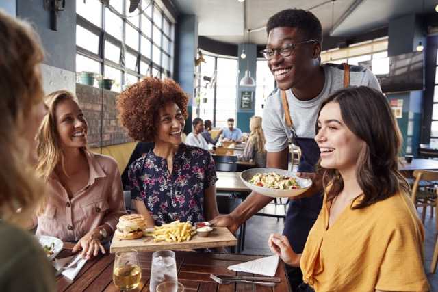 8 employee incentive scheme ideas to help restaurants reward and keep talent